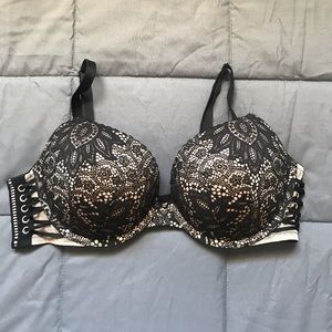 NWOT Victoria’s Secret VerySexy Black Lace Bra 36C